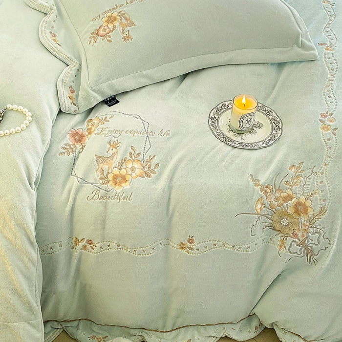 91家纺网 家纺一手货源 找家纺 品家居 2025新款牛奶绒绣花四件套-露珠 露珠-浅绿色