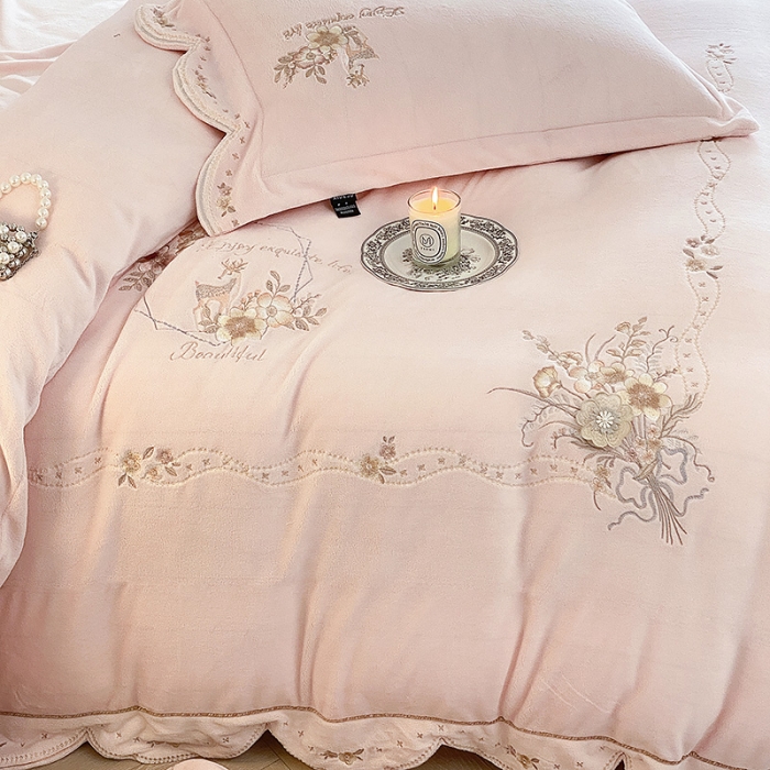 91家纺网 家纺一手货源 找家纺 品家居 2025新款牛奶绒绣花四件套-露珠 露珠-依依粉