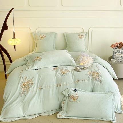91家纺网 家纺一手货源 找家纺 品家居 2025新款牛奶绒绣花四件套-露珠 露珠-浅绿色