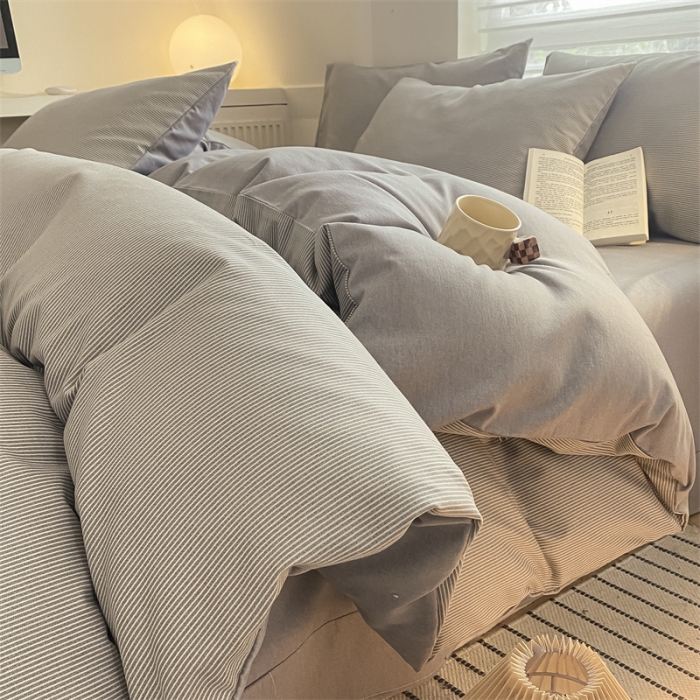 91家纺网 家纺一手货源 找家纺 慕尚 2025新款全棉磨毛印花系列四件套 细条雅致灰