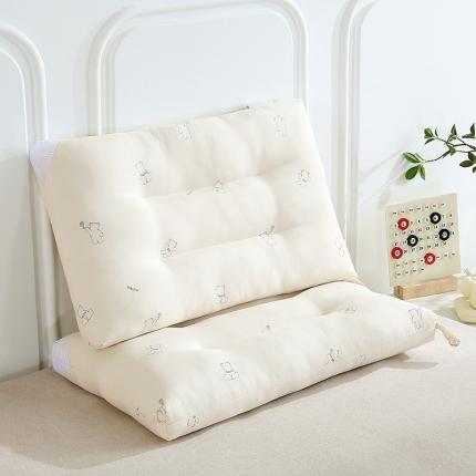 91家纺网 家纺一手货源 找家纺 梦叶草 2023新款HELLO小熊护颈枕芯