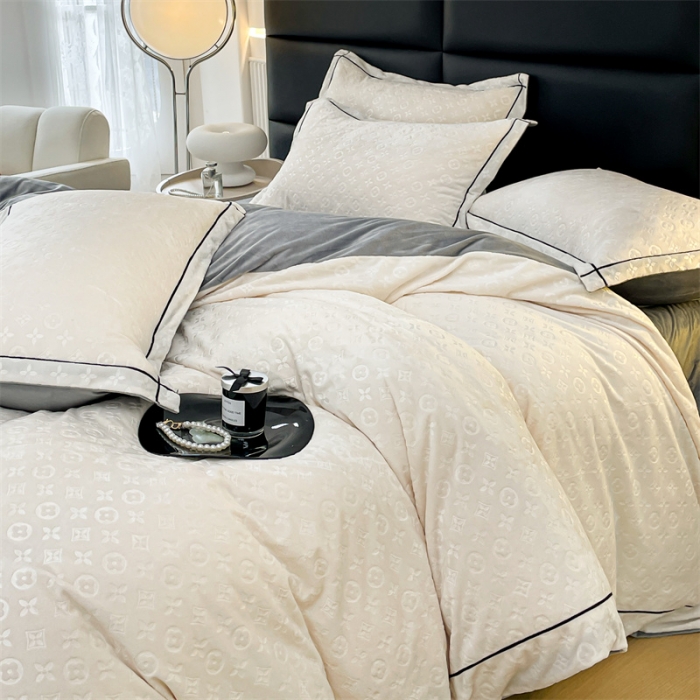 91家纺网 家纺一手货源 找家纺 （总）老K (原美阁） 2024新款婴儿绒牛奶绒简约绒四件套-路易