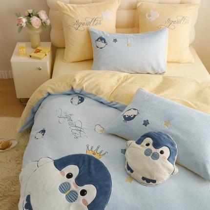 91家纺网 家纺一手货源 找家纺 新款绒梦里230克卡通贴布绣加厚牛奶绒四件套冬季儿童三件套保暖绒套件