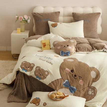 91家纺网 家纺一手货源 找家纺 新款绒梦里230克卡通贴布绣加厚牛奶绒四件套冬季儿童三件套保暖绒套件