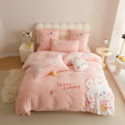 91家纺网 家纺一手货源 找家纺 新款绒梦里230克卡通贴布绣加厚牛奶绒四件套冬季儿童三件套保暖绒套件