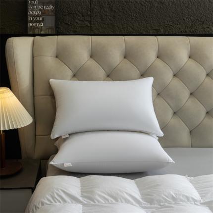 91家纺网 家纺一手货源 找家纺 安力森/诚臻酒店用品 喷气13372全棉白枕芯 高端羽丝绒酒店 单边枕头