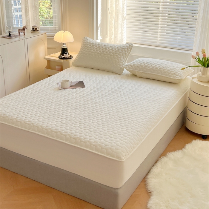 91家纺网 家纺一手货源 找家纺 梦舒羽 2025新款抗菌隔尿防水四季款夹棉加厚床笠床垫保护罩床垫套 苹果款-米白