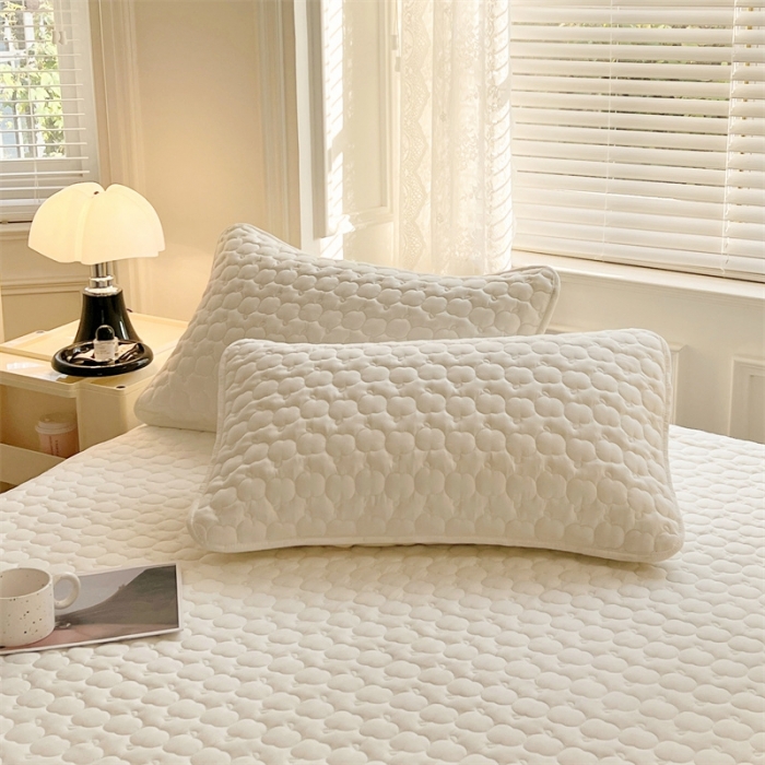 91家纺网 家纺一手货源 找家纺 梦舒羽 2025新款抗菌隔尿防水四季款夹棉加厚床笠床垫保护罩床垫套 苹果款-米白