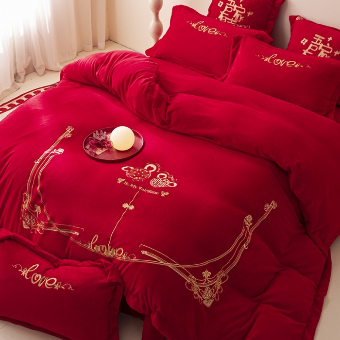 91家纺网 家纺一手货源 找家纺 （总）2025新款高克重牛奶绒刺绣婚庆四件套大红套件