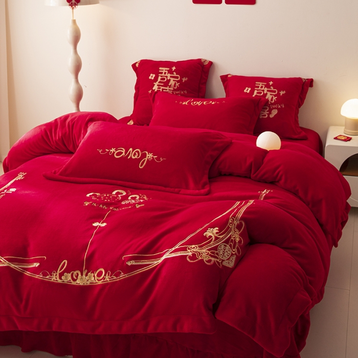 91家纺网 家纺一手货源 找家纺 （总）2025新款高克重牛奶绒刺绣婚庆四件套大红套件