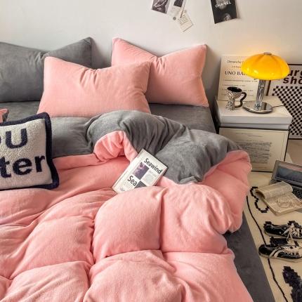 91家纺网 家纺一手货源 找家纺 牛牛家纺 2025新款软绵舒适牛奶绒四件套系列 浅粉+月光灰