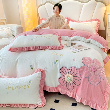 91家纺网 家纺一手货源 找家纺 9斤230g全消光婴儿绒被套兔毛绒牛奶绒贴布绣刺绣花四件套小清新