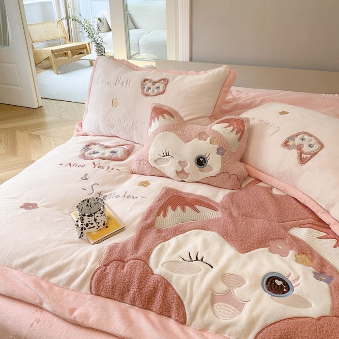 91家纺网 家纺一手货源 找家纺 紫碧螺 2023新款牛奶绒系列四件套-林娜贝尔 林娜贝尔-粉色