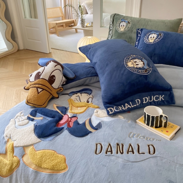 91家纺网 家纺一手货源 找家纺 紫碧螺 2023新款牛奶绒系列四件套-唐老鸭 唐老鸭-蓝色