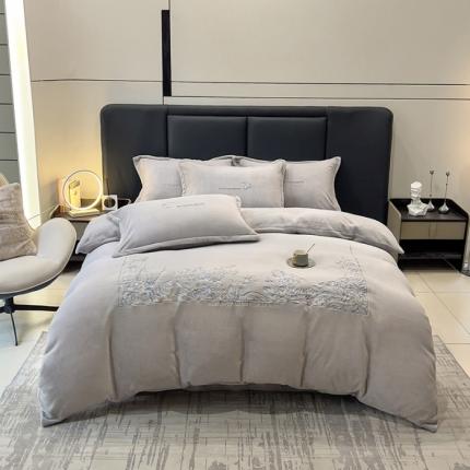 91家纺网 家纺一手货源 找家纺 （总）昊川 2025新款230g高克重全消光牛奶绒绣花四件套-盛世