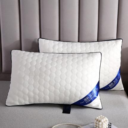 91家纺网 家纺一手货源 找家纺 浩宇家纺 2023新款护颈枕芯定型舒适按摩枕头针织棉面料吊带枕 水立方白