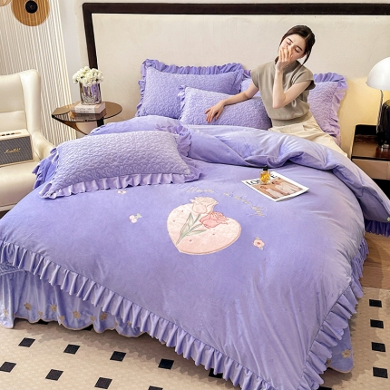 91家纺网 家纺一手货源 找家纺 漫布云1斤高克重婴儿绒床盖四件套超细腻牛奶绒贴布绣花刺绣床盖三件套