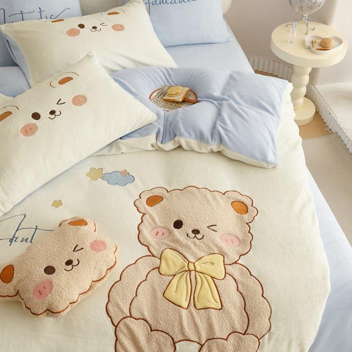 91家纺网 家纺一手货源 找家纺 新款绒梦里230克卡通贴布加厚牛奶绒四件套冬季儿童卡通三件套保暖套件