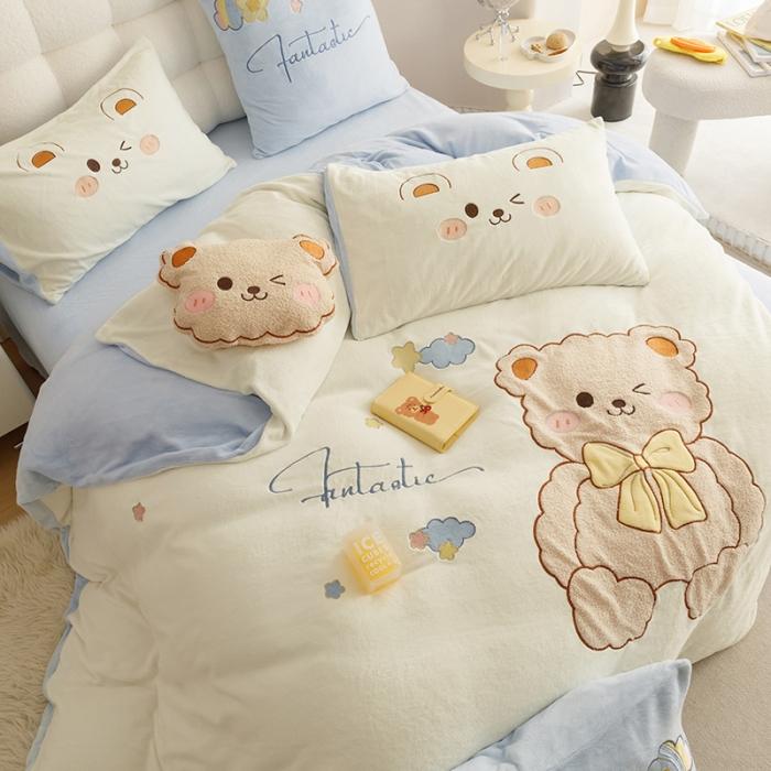 91家纺网 家纺一手货源 找家纺 新款绒梦里230克卡通贴布加厚牛奶绒四件套冬季儿童卡通三件套保暖套件