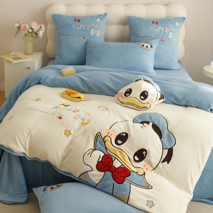 91家纺网 家纺一手货源 找家纺 新款绒梦里230克卡通贴布绣加厚牛奶绒四件套冬季儿童卡通三件套保暖套件