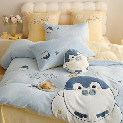 91家纺网 家纺一手货源 找家纺 新款绒梦里230克卡通贴布绣加厚牛奶绒四件套冬季儿童卡通三件套保暖套件