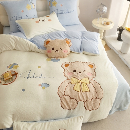 91家纺网 家纺一手货源 找家纺 新款绒梦里230克卡通贴布绣加厚牛奶绒四件套冬季儿童卡通三件套保暖套件