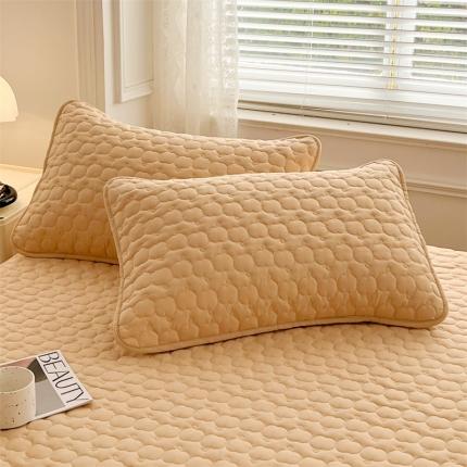 91家纺网 家纺一手货源 找家纺 新款防水抗菌夹棉枕套防口水头油枕芯套 苹果款-杏黄