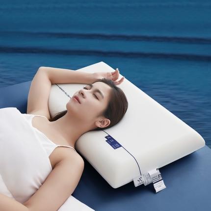 91家纺网 家纺一手货源 找家纺 剑桥枕业 云朵品质慢回弹记忆枕生物基非感温零压护颈枕无标含礼盒