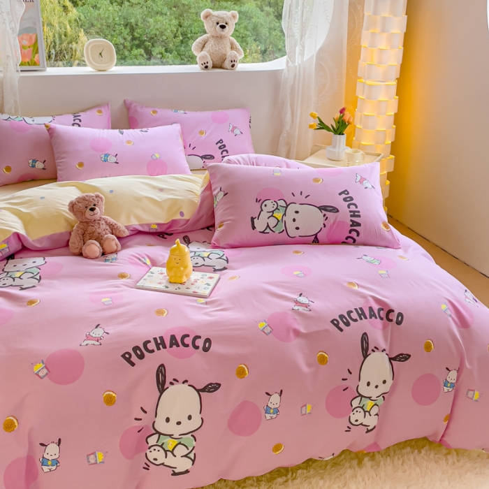 91家纺网 家纺一手货源 找家纺 金丝鸟家纺 2023新款全棉印花可爱卡通帕恰狗四件套 开心粉帕恰狗