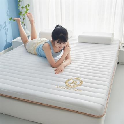 91家纺网 家纺一手货源 找家纺 鹿辉 2025新款牛奶丝烫画单边床垫 皇冠直线白