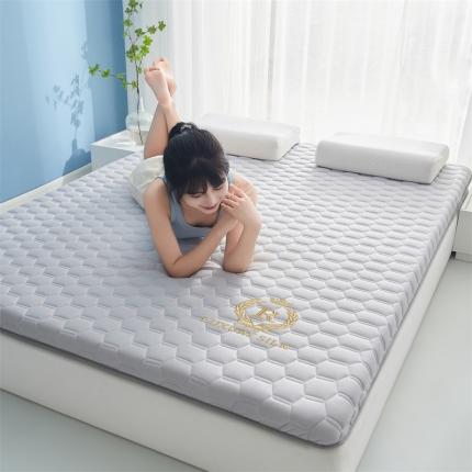 91家纺网 家纺一手货源 找家纺 （总）鹿辉 2025新款牛奶丝烫画单边床垫