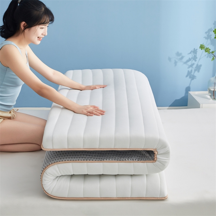 91家纺网 家纺一手货源 找家纺 （总）鹿辉 2025新款牛奶丝烫画单边床垫