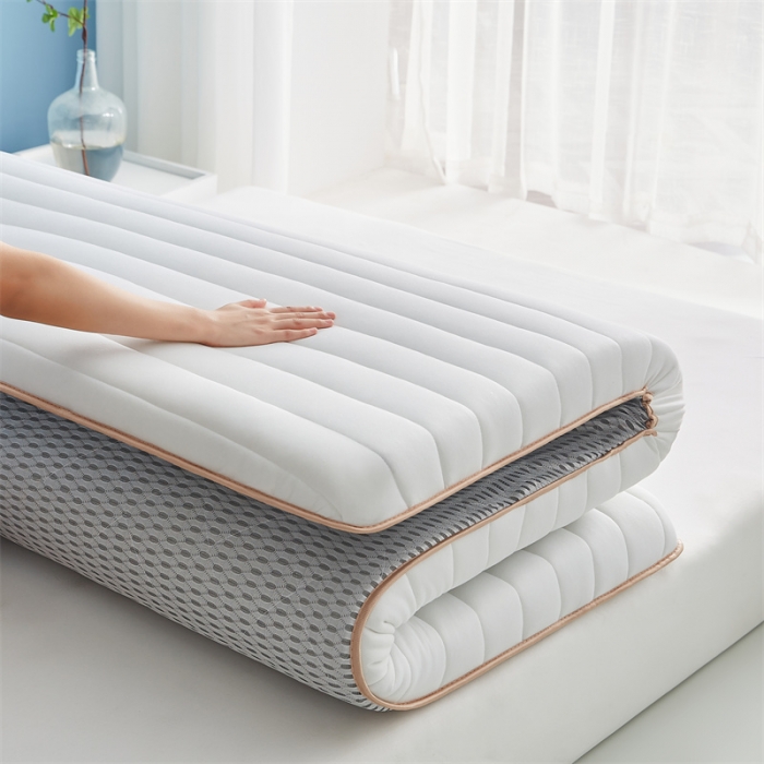 91家纺网 家纺一手货源 找家纺 鹿辉 2025新款牛奶丝烫画单边床垫 皇冠直线白