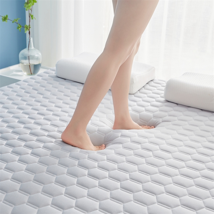 91家纺网 家纺一手货源 找家纺 鹿辉 2025新款牛奶丝烫画单边床垫 笑脸灰