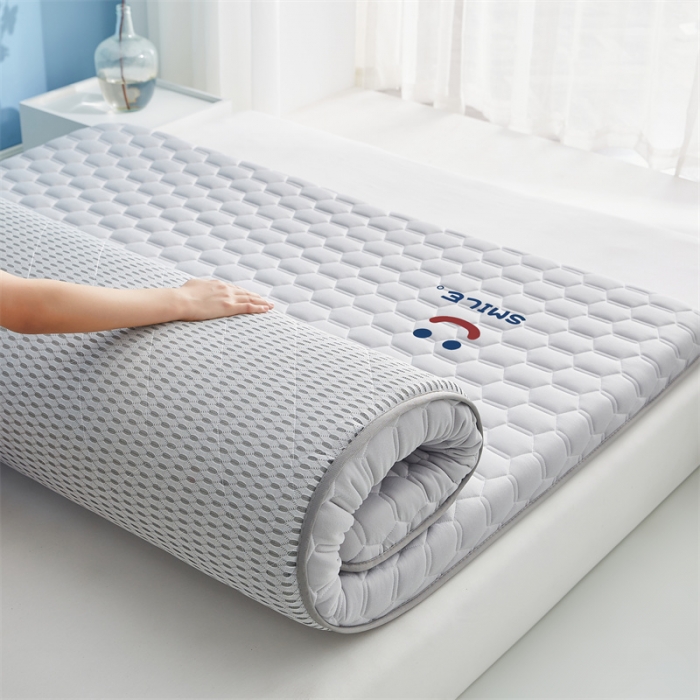 91家纺网 家纺一手货源 找家纺 鹿辉 2025新款牛奶丝烫画单边床垫 笑脸灰