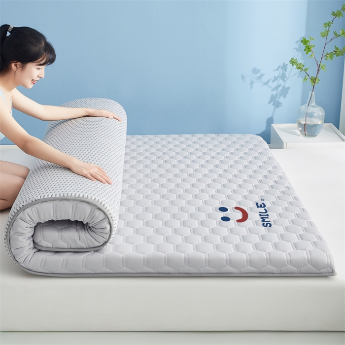 91家纺网 家纺一手货源 找家纺 鹿辉 2025新款牛奶丝烫画单边床垫 笑脸灰