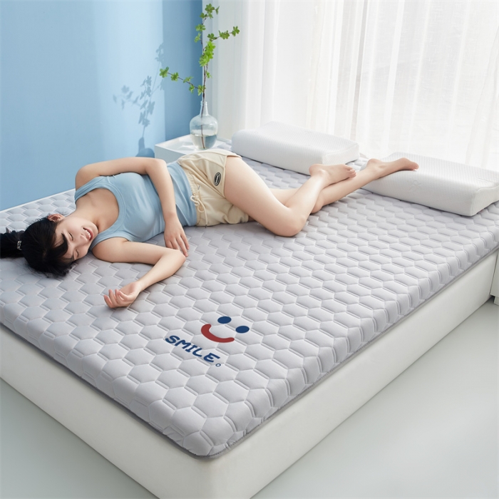 91家纺网 家纺一手货源 找家纺 鹿辉 2025新款牛奶丝烫画单边床垫 笑脸灰