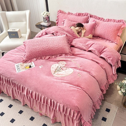 91家纺网 家纺一手货源 找家纺 漫布云11斤高克重婴儿绒床盖四件套超细腻牛奶绒贴布绣花刺绣床盖三件套