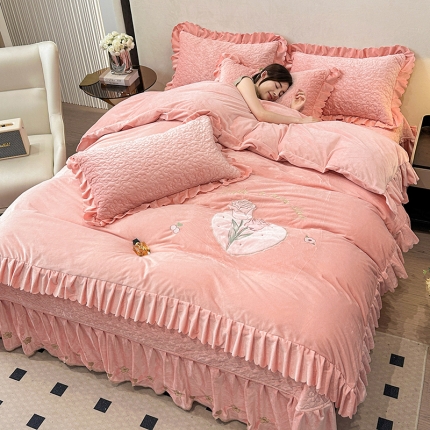 91家纺网 家纺一手货源 找家纺 漫布云11斤高克重婴儿绒床盖四件套超细腻牛奶绒贴布绣花刺绣床盖三件套