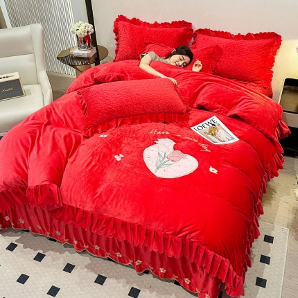 91家纺网 家纺一手货源 找家纺 漫布云11斤高克重婴儿绒床盖四件套超细腻牛奶绒贴布绣花刺绣床盖三件套