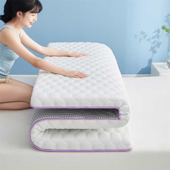 91家纺网 家纺一手货源 找家纺 （总）鹿辉 2025新款A类牛奶丝烫画单边床垫笑脸款