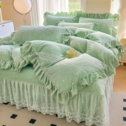 91家纺网 家纺一手货源 找家纺 总）苏米娜家纺2023浪漫花语秋冬保暖加厚牛奶绒夹棉床盖床裙款四件套