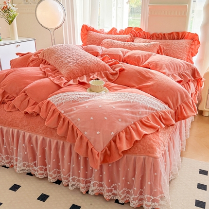 91家纺网 家纺一手货源 找家纺 总）苏米娜家纺2023浪漫花语秋冬保暖加厚牛奶绒夹棉床盖床裙款四件套