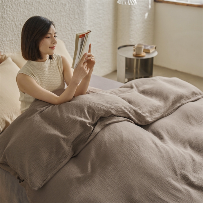 91家纺网 家纺一手货源 找家纺 安莱生活2024款绉纱美拉德色混搭四件套单品系列 糖棕+水泥+太妃曲奇