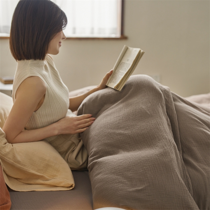 91家纺网 家纺一手货源 找家纺 安莱生活2024款绉纱美拉德色混搭四件套单品系列 糖棕+水泥+太妃曲奇