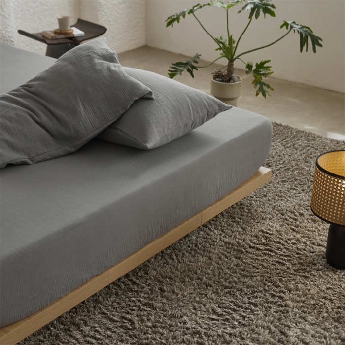 91家纺网 家纺一手货源 找家纺 安莱生活 2024新款绉纱美拉德色纯色单品床笠 水泥