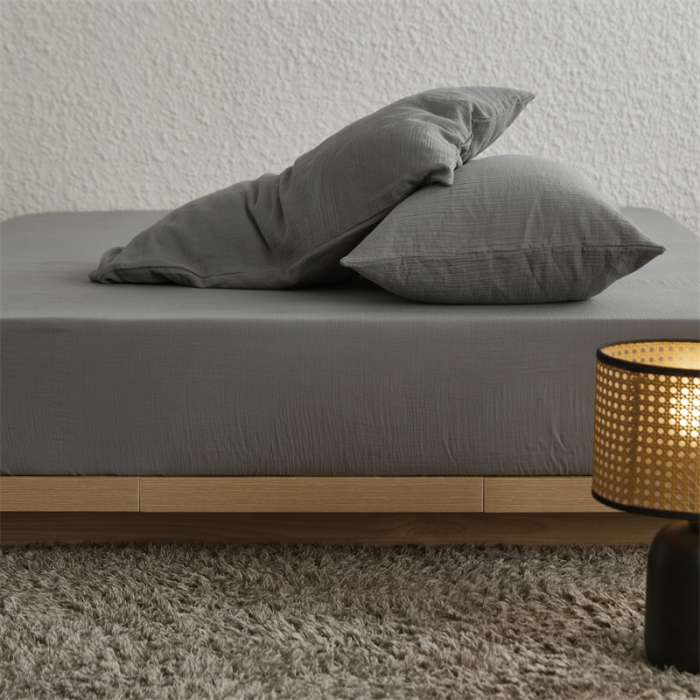 91家纺网 家纺一手货源 找家纺 安莱生活 2024新款绉纱美拉德色纯色单品床笠 水泥