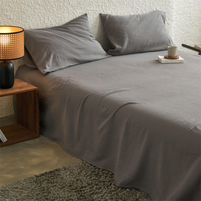 91家纺网 家纺一手货源 找家纺 安莱生活2024新款绉纱美拉德色纯色单品床单 水泥