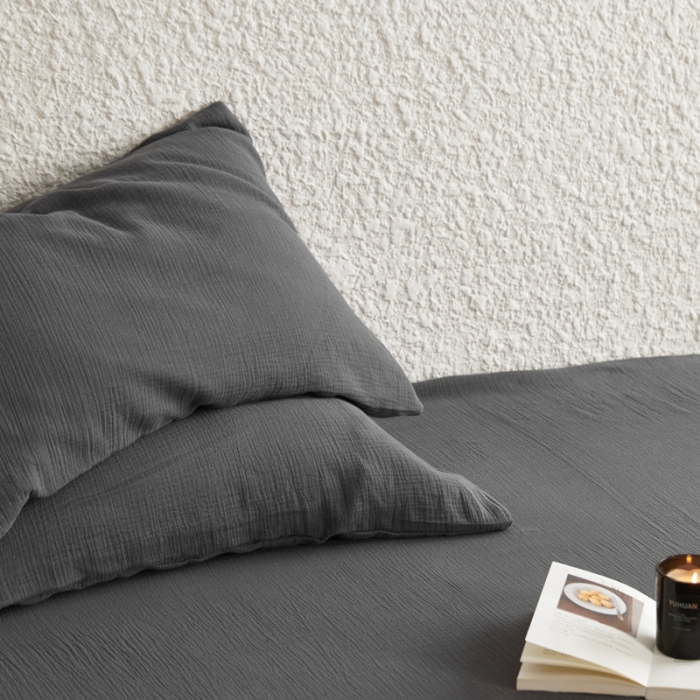 91家纺网 家纺一手货源 找家纺 安莱生活2024新款绉纱美拉德色纯色单品枕套 黑巧