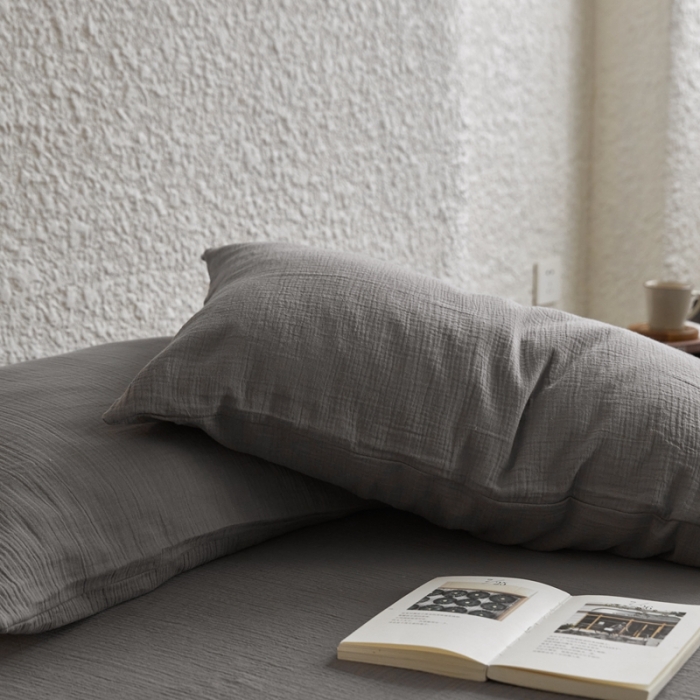 91家纺网 家纺一手货源 找家纺 安莱生活2024新款绉纱美拉德色纯色单品枕套 水泥